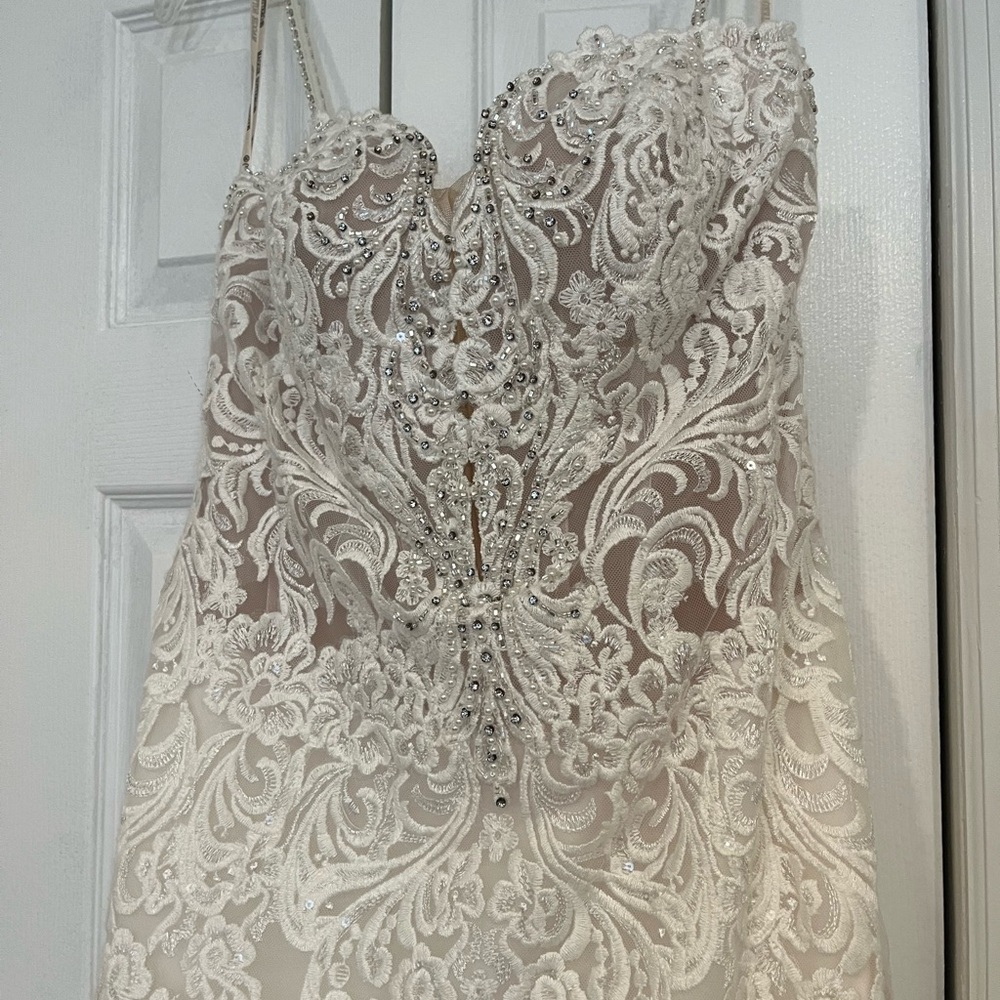Maggie Sottero Alistaire Wedding Gown Dress - Picture 5 of 10